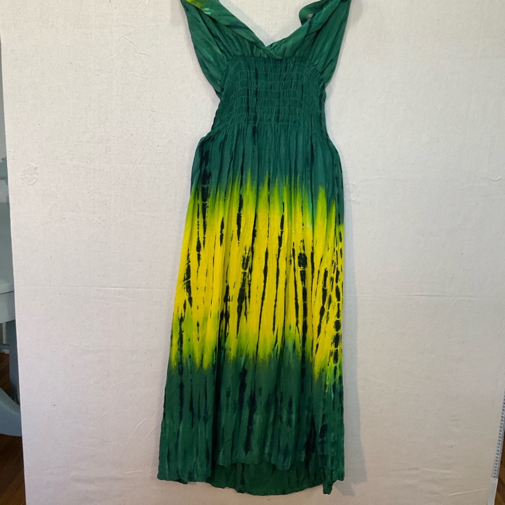 Tye-Dye halter style maxi dress , one size 
Yellow and green. A++